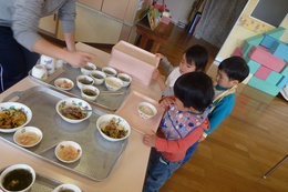 以上児クラス給食風景(２歳児含む)　 2013年 1月26日